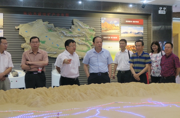 賽云秀書記一行參觀青海油田展覽館5 - 副本.JPG